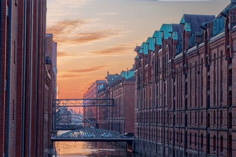 Speicher am Brooksfleet in Hamburg's Speicherstadt, UNESCO World Heritage Site, in front of the