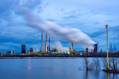 Rhine near Duisburg-Bruckhausen, industrial setting of the ThyssenKrupp steel plant, fire cloud of