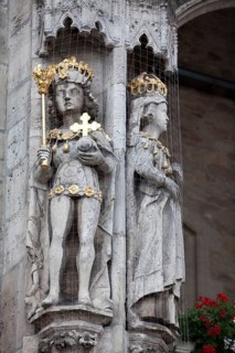 Emperor Otto II. and Theophanu, Figures of the historic Town hall, Old town market square,