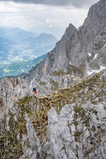 Mountaineer with helmet, ascent to the Ackerlspitze, Wilder Kaiser, Kaiser Mountains, Tyrol,