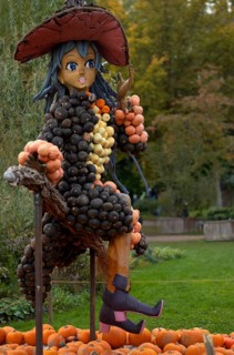 Figure of a little witch, pumpkin exhibition, pumpkins, Blühendes Barock, Ludwigsburg,