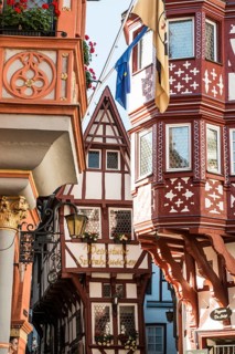Market square with medieval half-timbered houses, Bernkastel-Kues, Moselle, Rhineland-Palatinate,