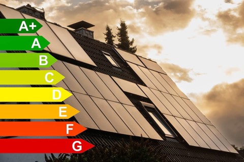 Scaffolding and solar panels on the roof of a detached house in Essen, energy efficiency classes