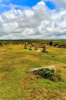 Mên-an-Tol, Men an Tol, perforated stone and menhirs in a field, Bronze Age megalith, menhirs,