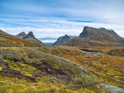 Reinheimen National Park in autumn, the mountains Vestre Stigbotthornet and Bispen, Trollstigen,