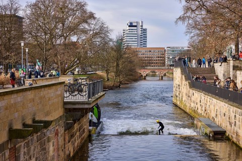 Leine wave, river Leine, footpath, bare wintry trees, lanterns, general architecture, high-rise