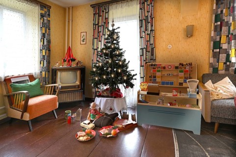 Christmas living room with Christmas tree from the 1950s, Industrial Museum, Lauf an der Pegnitz,