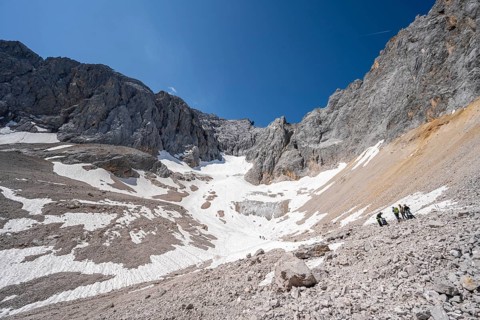 Mountain basin with glacier remnant of the Höllentalferner, Höllental, rocky mountain peaks,