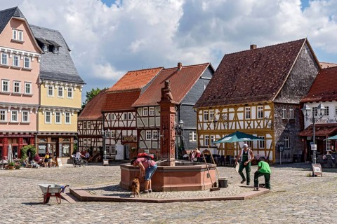 Craftsmen at the market fountain, reconstructed houses from Giessen, Giessener Zeile, Nordzeile,