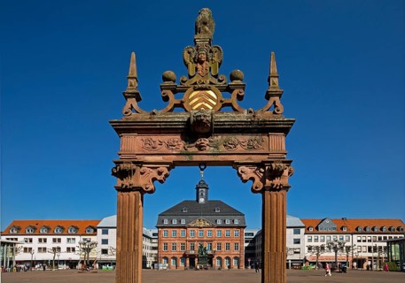 Neustadt Town Hall with the Brothers Grimm National Monument seen through the market fountain,