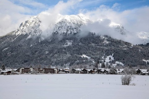 Winter, snowy landscape, view of Oberstdorf, behind Rubihorn and Gaißalphorn, mountains Allgäu