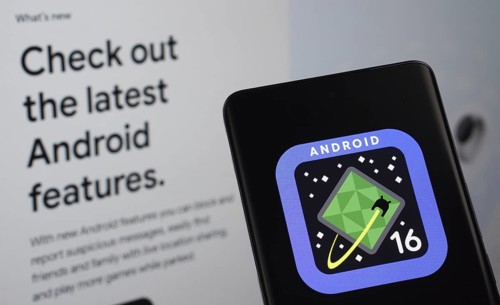 The logo of the Android 16 is displayed on a smartphone screen, with the android website visible on