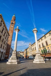 Torre Bissara and columns in the Piazza dei Signori, Vicenza, Veneto, Italy