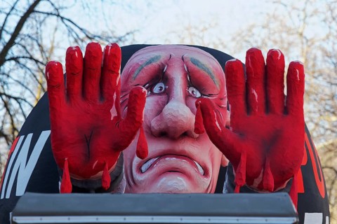 Putin as a convict with blood on his hands, Put In Jail, papier-mâché figure, theme float by