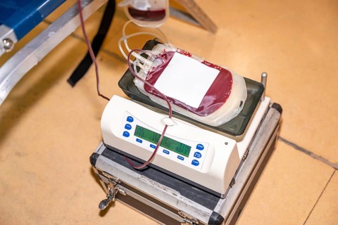 Top view of a scale weighing the bag of blood extracted from a donor with no people around
