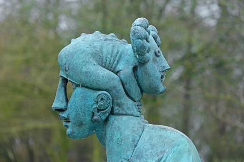 Sculpture Resonance by Jürgen Goertz 2017, head with two faces, double head, bronze sculpture,