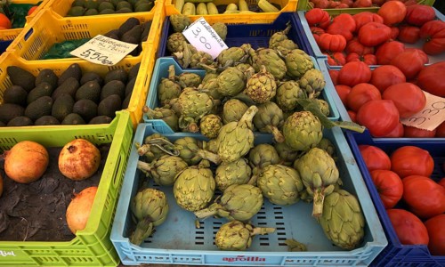 Artichoke hearts, avocado, tomatoes, vegetables, display at weekly market market, Alaró, Calvià,