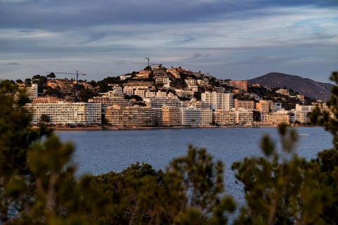 View of hotels, apartment hotels, Santa Ponça, Calvià, evening mood, Majorca, Balearic Islands,