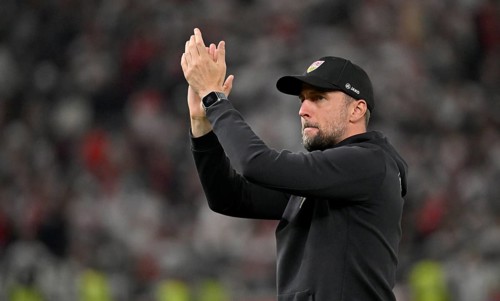 Coach Sebastian Hoeneß VfB Stuttgart gesture thanks Stuttgart fans for support, MHPArena, MHP Arena