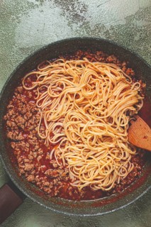 Spaghetti Bolognese, top view, in a frying pan, close-up, without people, homemade