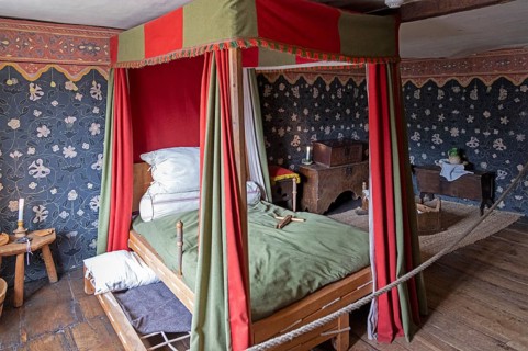 Interior view, bedroom, bed, birthplace of William Shakespeare, Stratford-upon-Avon, Warwickshire,