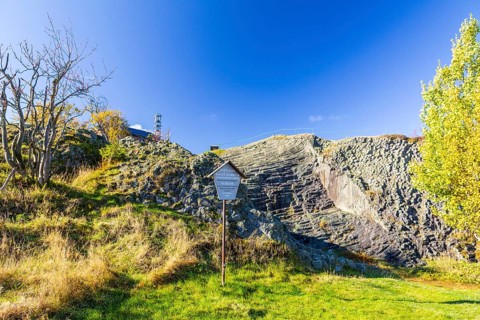 Exposed basalt columns from volcanic times, here the so-called giant staircase with information