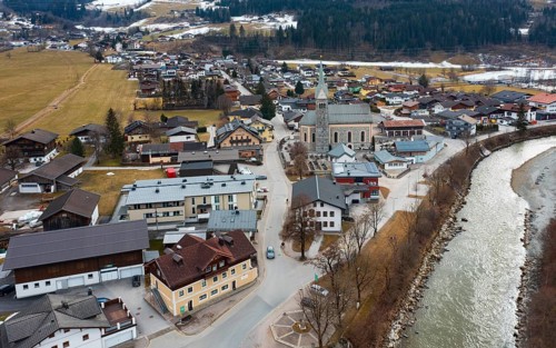 Drone image, residential buildings, view of village with parish church, Niedernsill, Salzach,