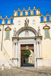 Palazzo del Vescovado, Verona, Veneto, Italy