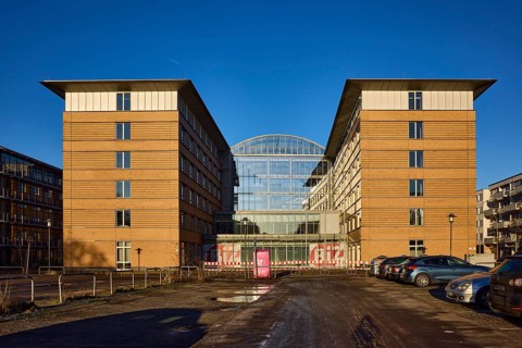 Employment Agency, modern architecture, car park, deep blue sky, cloudless, Hafenstraße,