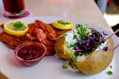 Jacket potato and brewery schnitzel, Brauereigasthaus Irsee, Irsee, Swabia, Bavaria, Germany