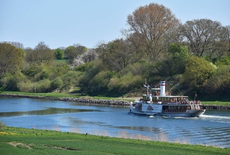 Paddle steamer, steamer, side-wheel steamer Freya sailing in spring in the Kiel Canal, Kiel Canal,