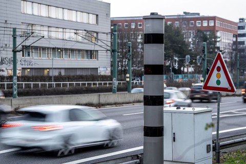 New speed camera on the A40 motorway, in the direction of Dortmund, at the Essen-Zentrum exit,