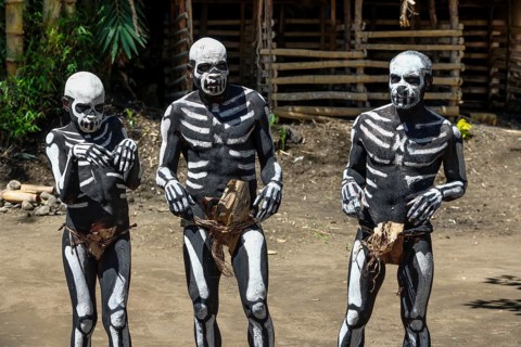 Natives with skeleton painting, Omo Bugamo tribe or skeleton people, Mount Hagen Festival in the