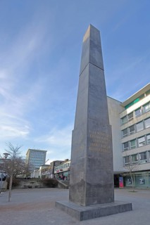 Obelisk and artwork The Strangers and Refugees Monument by Olu Oguibe 2017, documenta 14, building