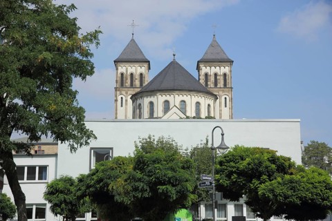 Neo-Romanesque Bernardus Church built in 1906, St. Bernhard, Nordend, Main, Frankfurt, Hesse,