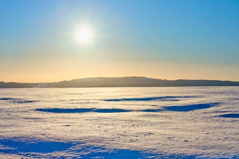 Wide snowy landscape under glistening sun and clear sky, winter, Heidelstein, Wasserkuppe,