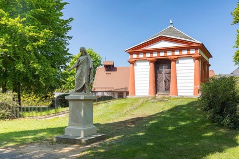 Count's hereditary burial place, in front of it a large figure of Jesus Christ with outstretched