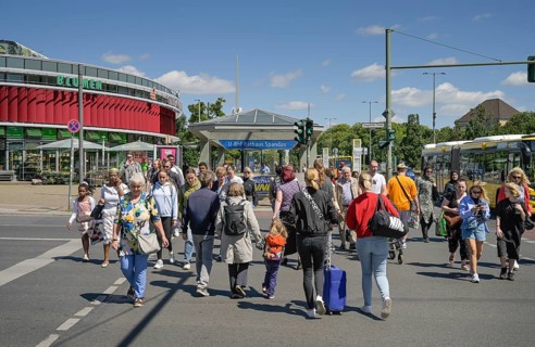 Pedestrian crossing, Altstädter Ring, Spandau, Berlin, Germany