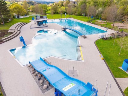 Large outdoor swimming pool with water themes and various slides, Calw Stammheim outdoor pool,