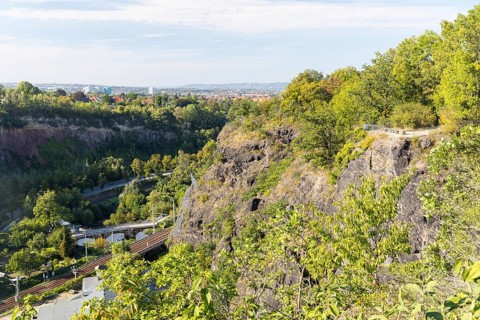 Viewpoint above the Felsenkeller in the Plauenscher Grund, the valley of the Weißeritz with rocks,