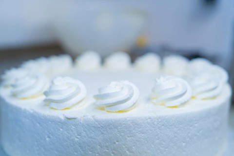 Simple cream cake with several cream toppings in a minimalist presentation, cake baking,