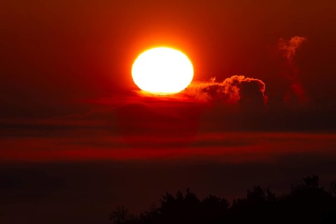 From the so-called Malerblick in Kronberg im Taunus, you can see how the morning sun has broken