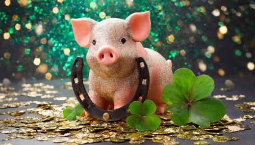 AI generated, A lucky charm for New Year's Eve, Pig, Piggy, Horseshoe, Shamrock confetti, Happy New