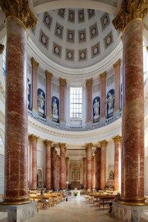 Round building with (50 metre) high dome on 40 columns and statues of the twelve apostles, Parish