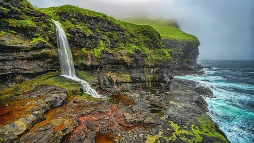 Denmark, Faroe Islands, Karlsöy, coast, small waterfall, Atlantic