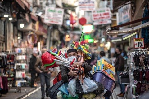 Istanbul, Turkey. November 28th 2020 A man selling household wares in the streets of Istanbul.