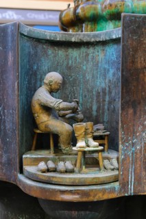 Guild fountain by the sculptor Bonifatius Stirnberg from 1983, guilds, guilds, craftsmen, cast