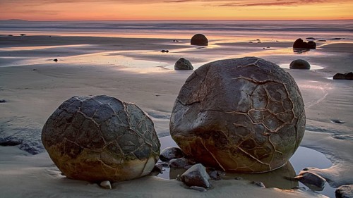 New Zealand, South Islands, stone spheres, Moeraki Boulders, natural wonders, sunrise, South