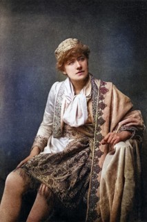 Ellen Alice Terry (1847-1928) English actress. She worked successfully with Henry Irving for 25
