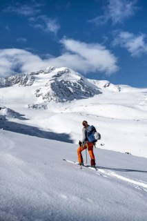 Ski tourers, behind the summit of Monte Cevedale, snow-covered mountain landscape, Ortler Alps,